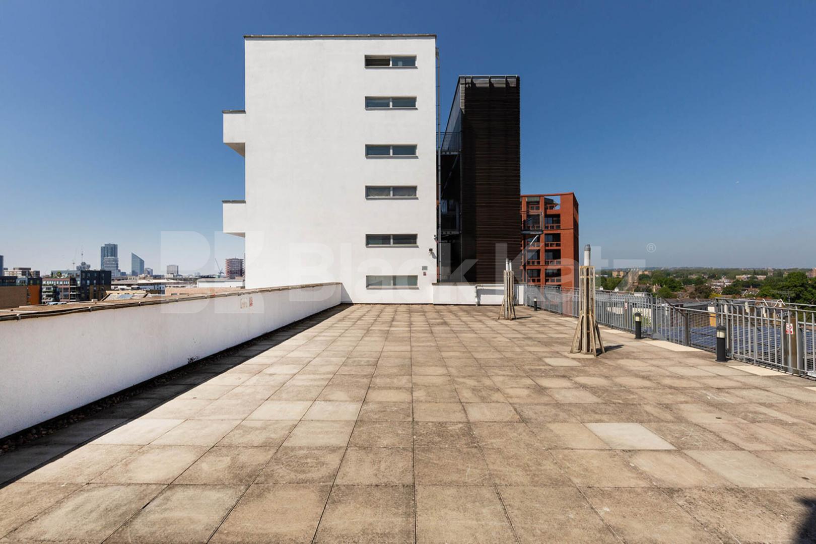 Modern Live/work apartment with loft style features in the popular Dalston Ability Plaza - Kingsland Road, Dalston